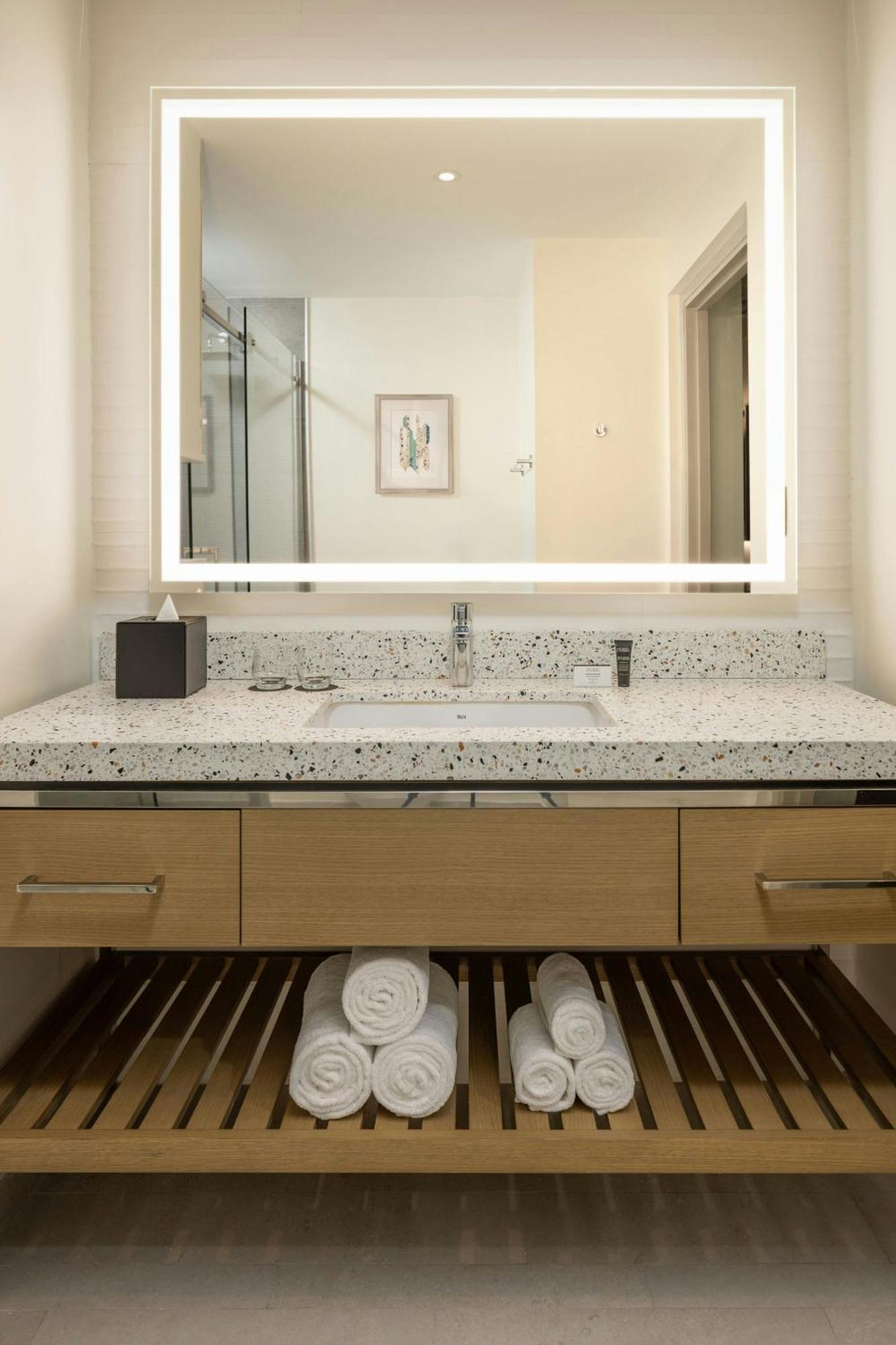 Courtyard By Marriott Curacao Hotel วิลเลมสตัด ภายนอก รูปภาพ